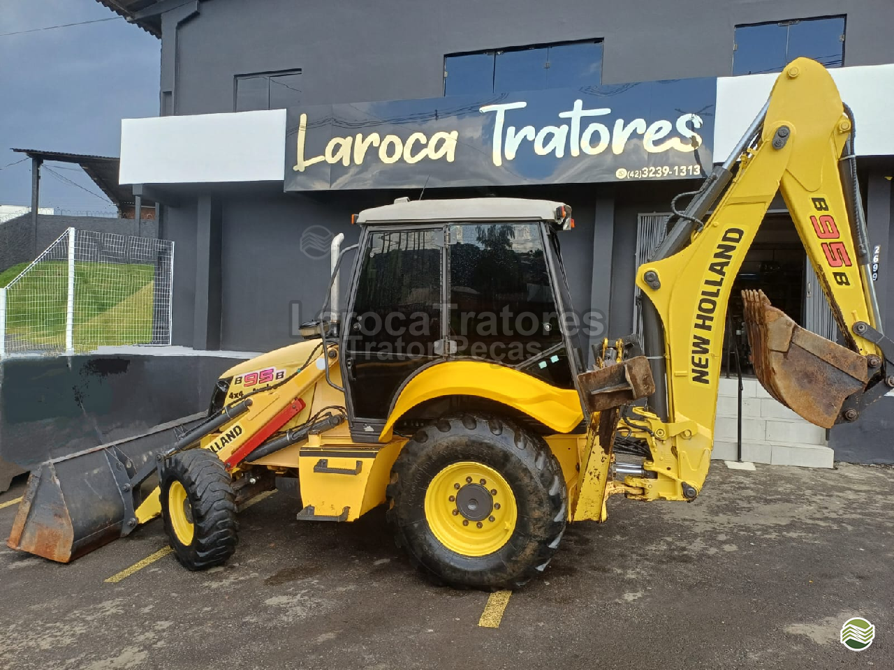 RETRO ESCAVADEIRA NEW HOLLAND B95B Tração 4x4 Laroca Tratores - Tratorpeças PONTA GROSSA PARANÁ PR